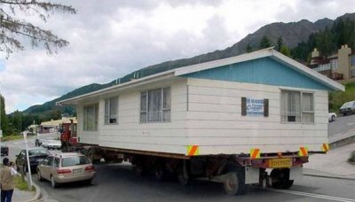 美國(guó)人搬家理由很奇葩，整棟房子直接用汽車運(yùn)